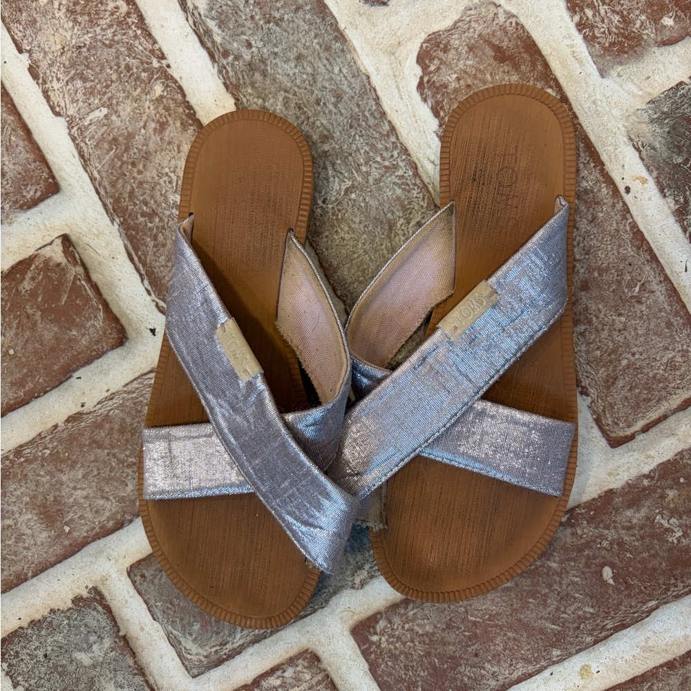 TOMS Kids Metallic Silver Sandals – Size 13
